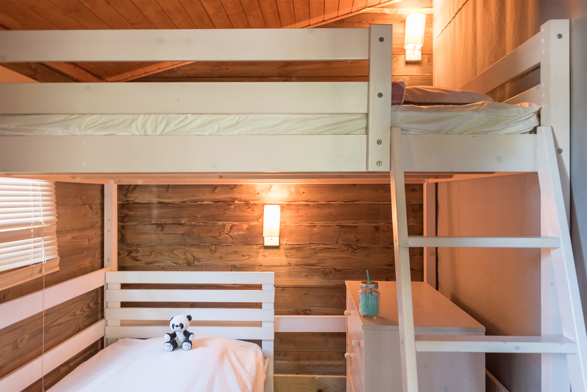 Chambre en bois avec lits superposés mobil home Bidart Pays Basque Camping Le Ruisseau