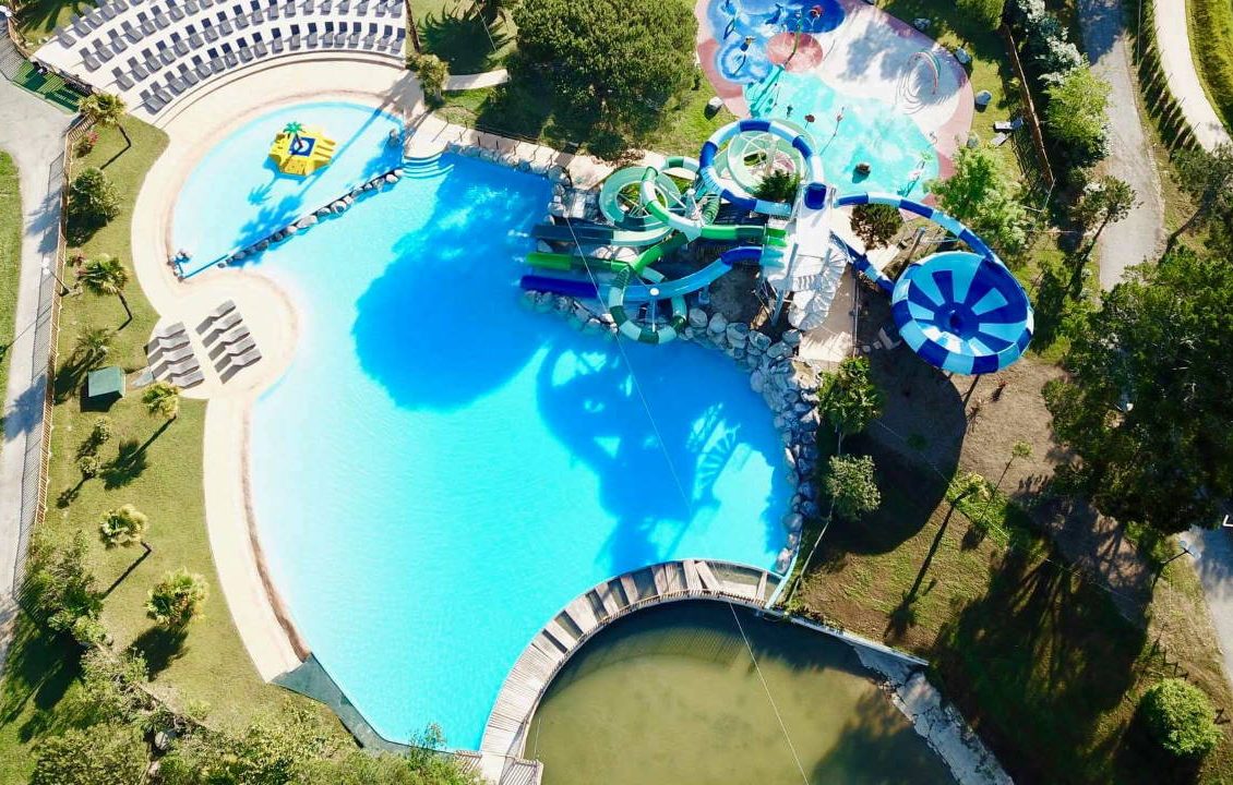 Vue aérienne du parc aquatique camping piscine Biarritz Le Ruisseau