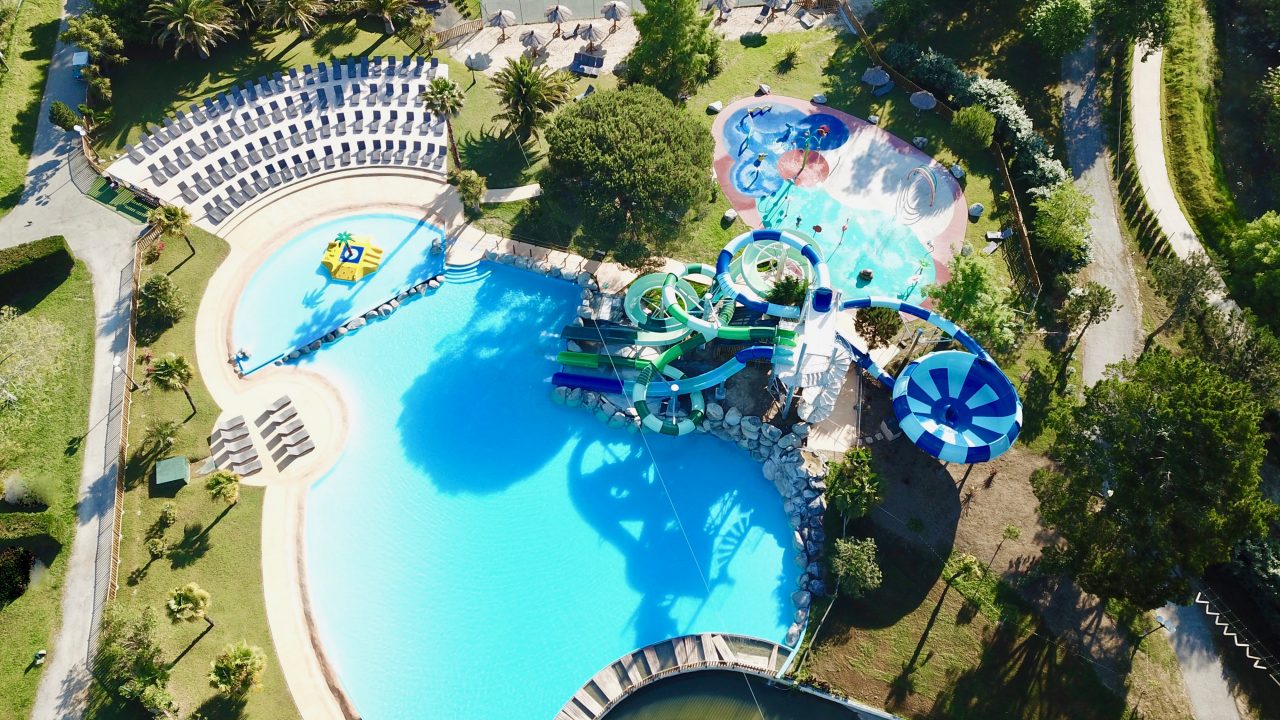 Vue en drone sur le parc aquatique - week end saint jean de luz, Ruisseau