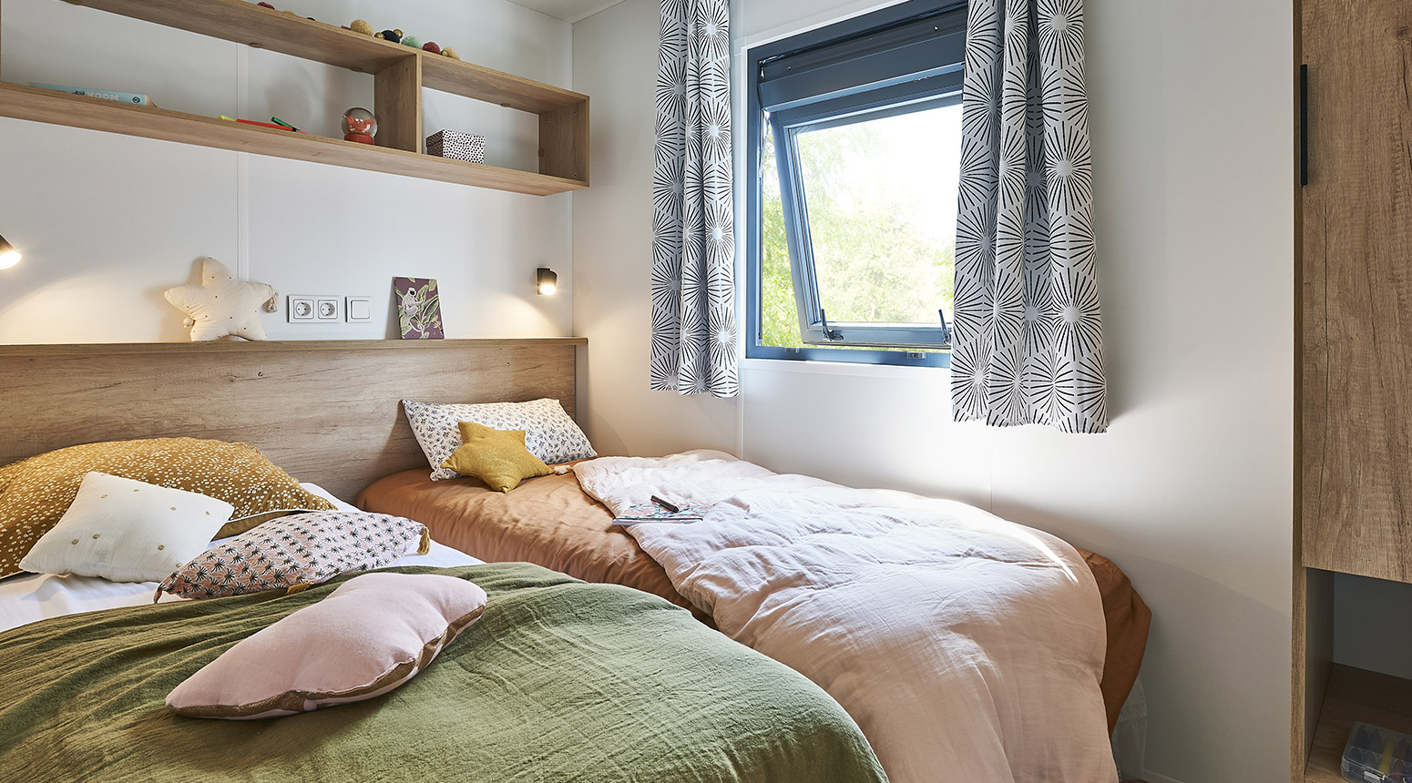 Chambre décore avec deux lits simples - - vente mobil home bidart, Camping Ruisseau