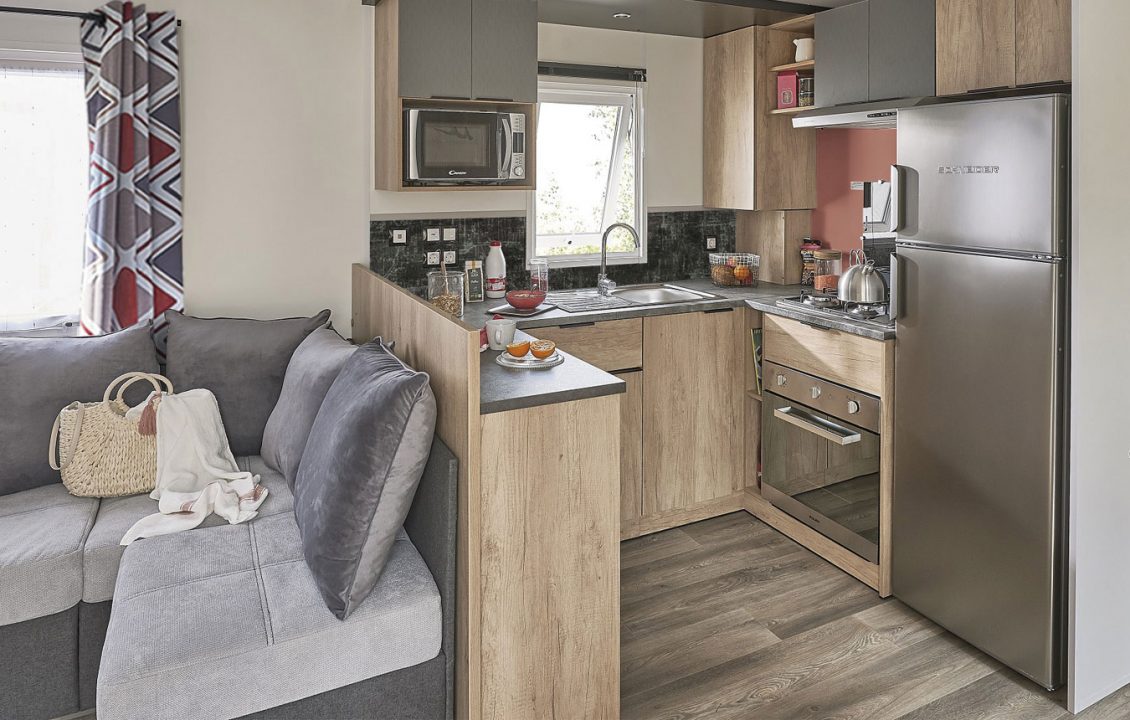 Cuisine équipée et salon - vente mobile home pays basque