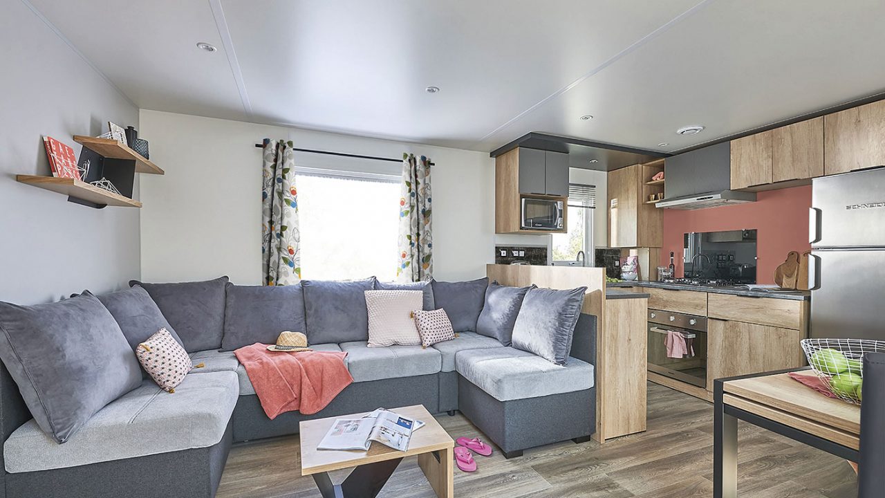 Vue sur le grand canapé - vente mobile home pays basque